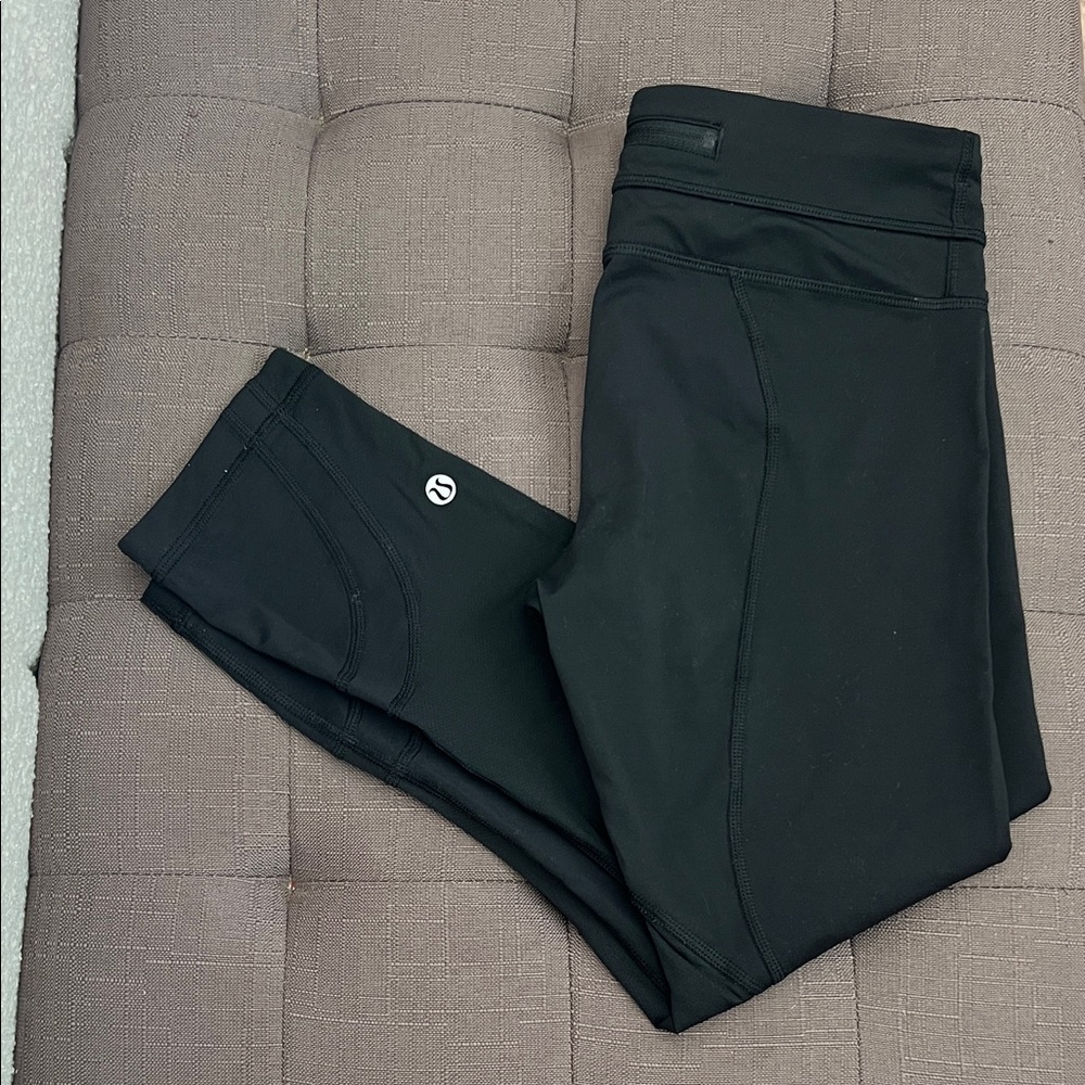 Lululemon Black Athletic Cropped Leggings w/ Pockets ~ size 4